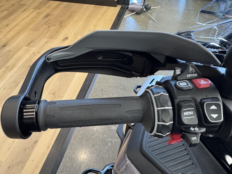 2025 BMW R 1300 GS Adventure - AUTOMATIC SHIFT ASSISTANT - TRIPLE BLACK - BLACK STORM METALLIC 