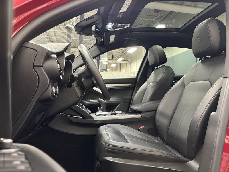 2024 Alfa Romeo Stelvio Ti AWD w/Activ AsstImage 3