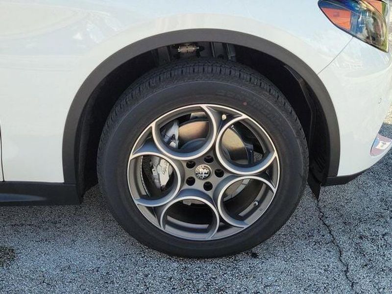 2025 Alfa Romeo Stelvio Sprint Base photo 2