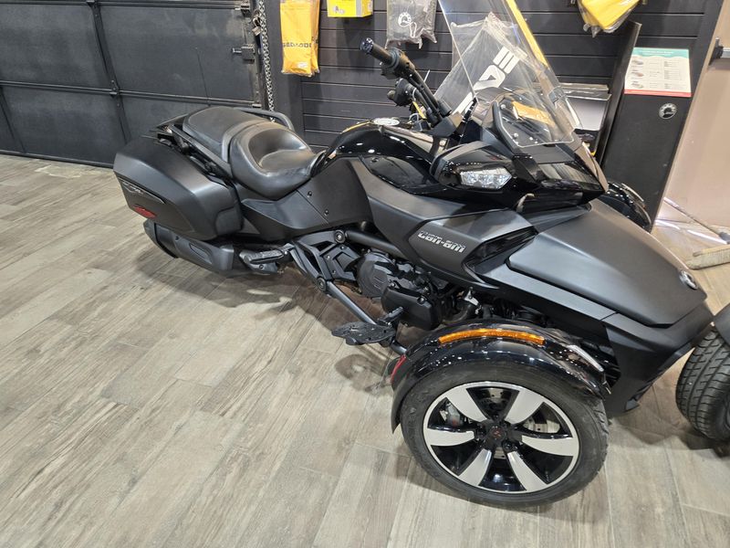 USED 2018 CAN-AM SPYDER F3T Image 1