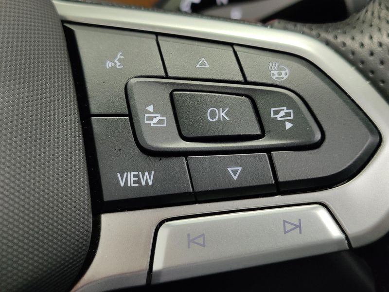 Used 2025 Volkswagen Tiguan SEL R-Line AWD w/Sunroof/NavImage 33