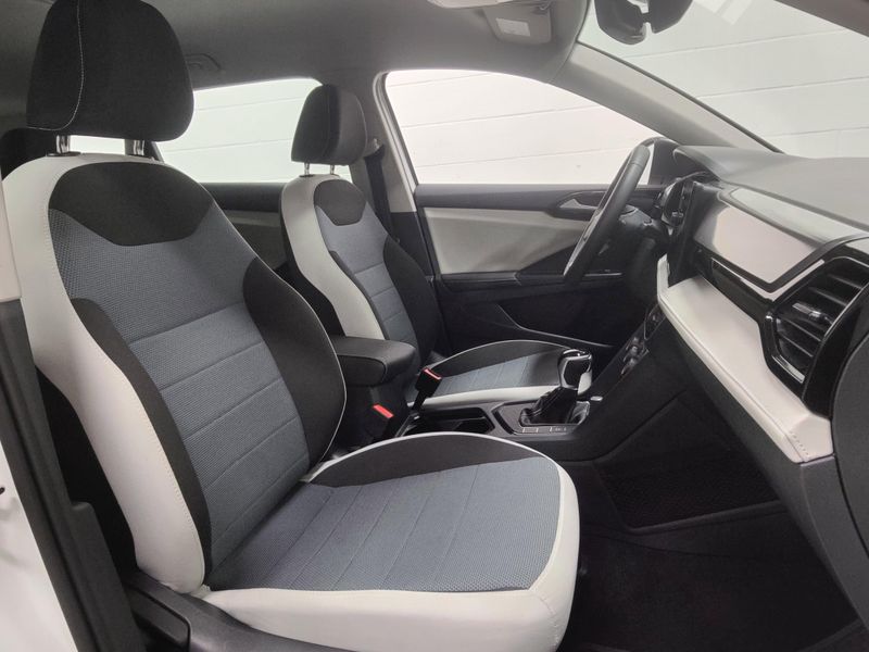 Used 2025 Volkswagen Taos SImage 4
