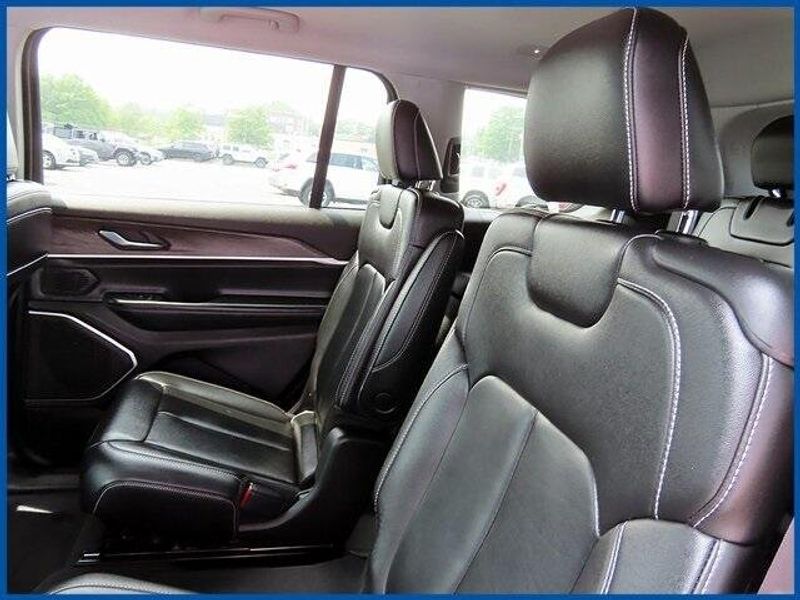 Used 2022 Jeep Grand Cherokee L LimitedImage 10