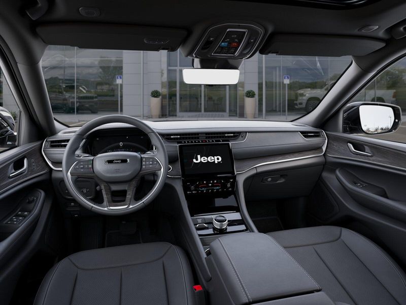 New 2025 Jeep Grand Cherokee Limited 4x4Image 39