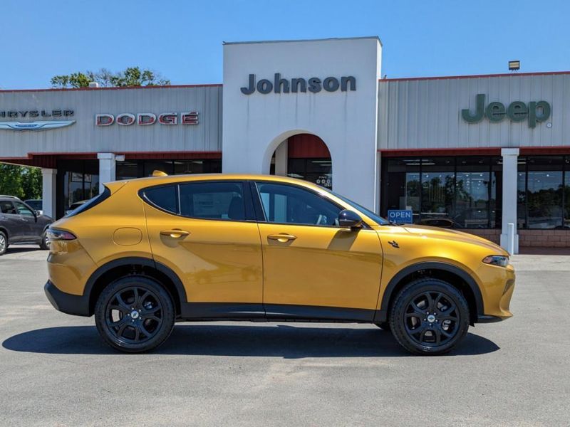 2023 Dodge Hornet Gt Awd in a Acapulco Gold exterior color and Blackinterior. Johnson Dodge 601-693-6343 pixelmotiondemo.com 