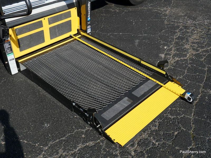 2022 Ford Transit Wagon XLImage 18