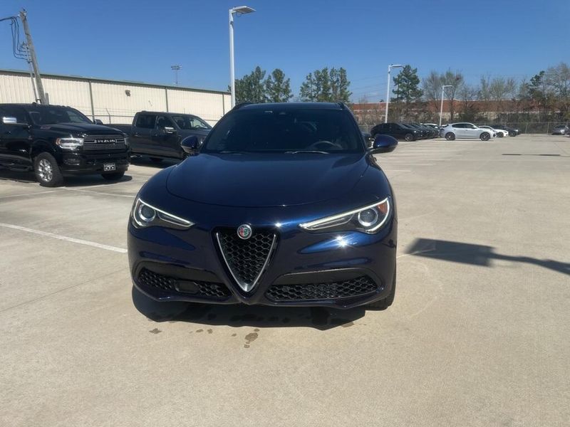 Used 2018 Alfa Romeo Stelvio TiImage 2