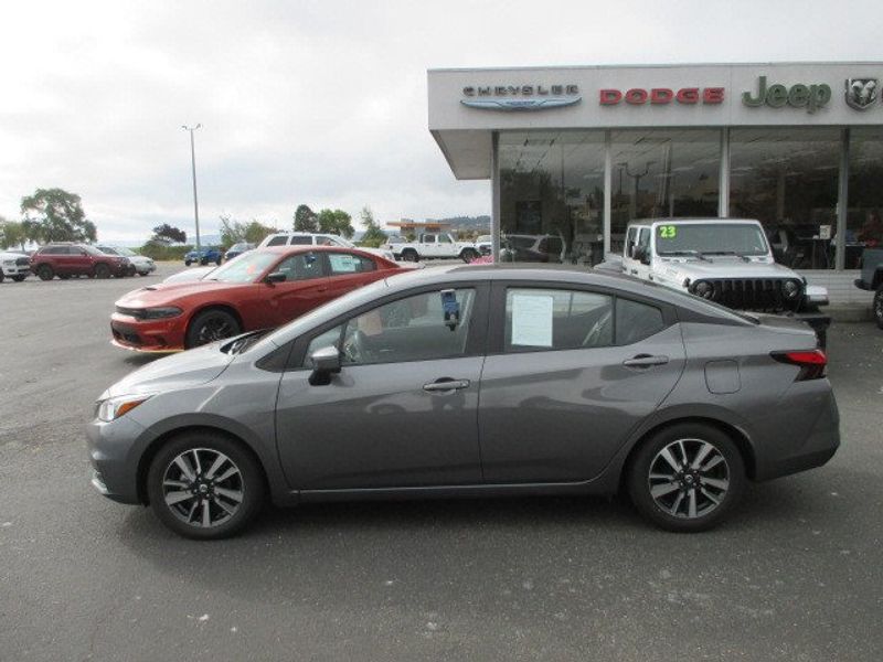 2021 Nissan Versa SVImage 12