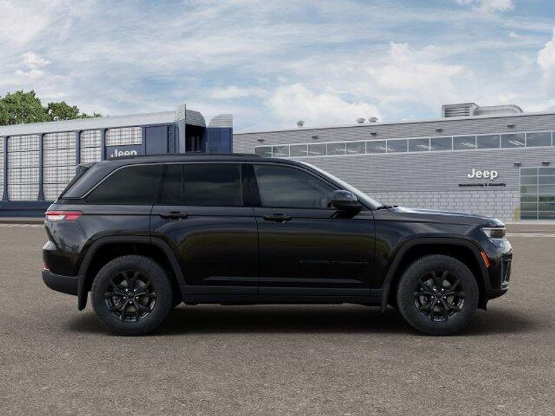 New 2026 Jeep Grand Cherokee Laredo Altitude 4x4Image 21