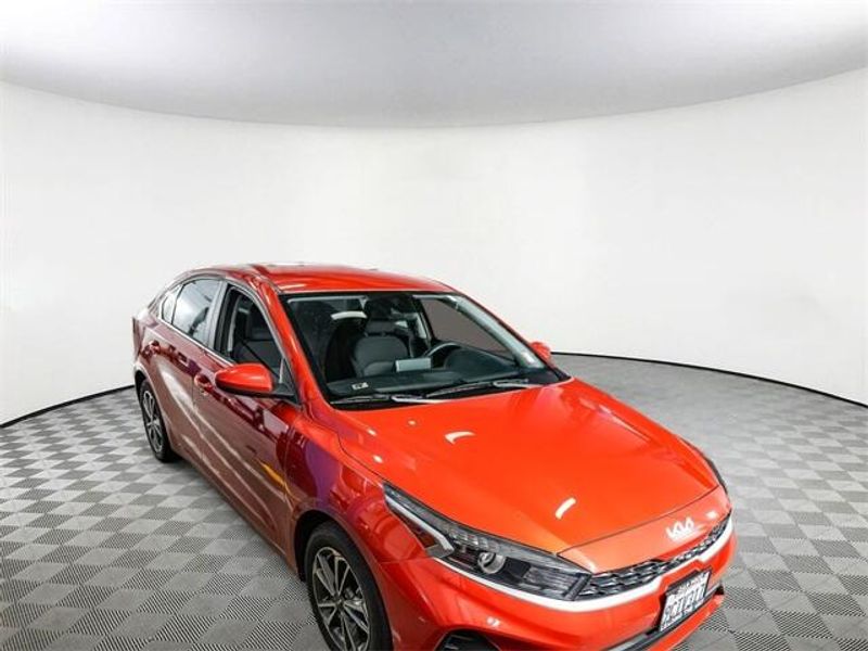 2023 Kia Forte LXSImage 2
