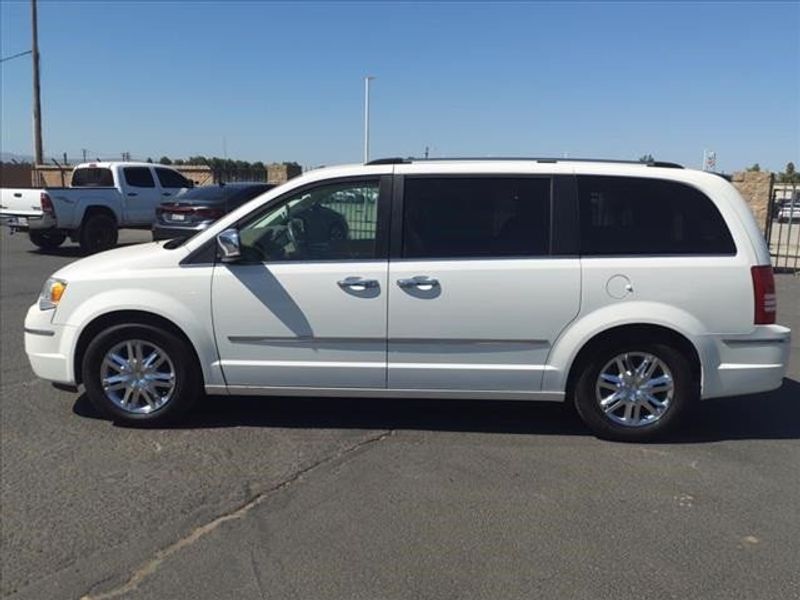 2008 Chrysler Town & Country LimitedImage 22