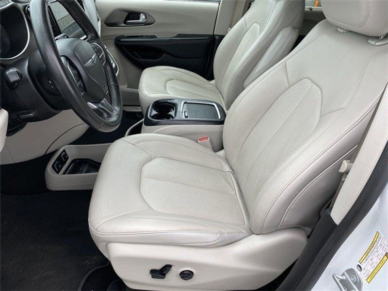 2021 Chrysler Pacifica Touring LImage 14