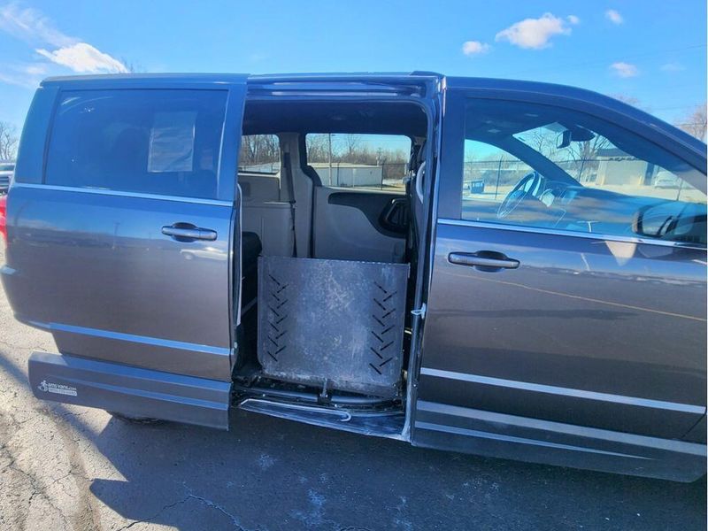 2019 Dodge Grand Caravan SXTImage 35