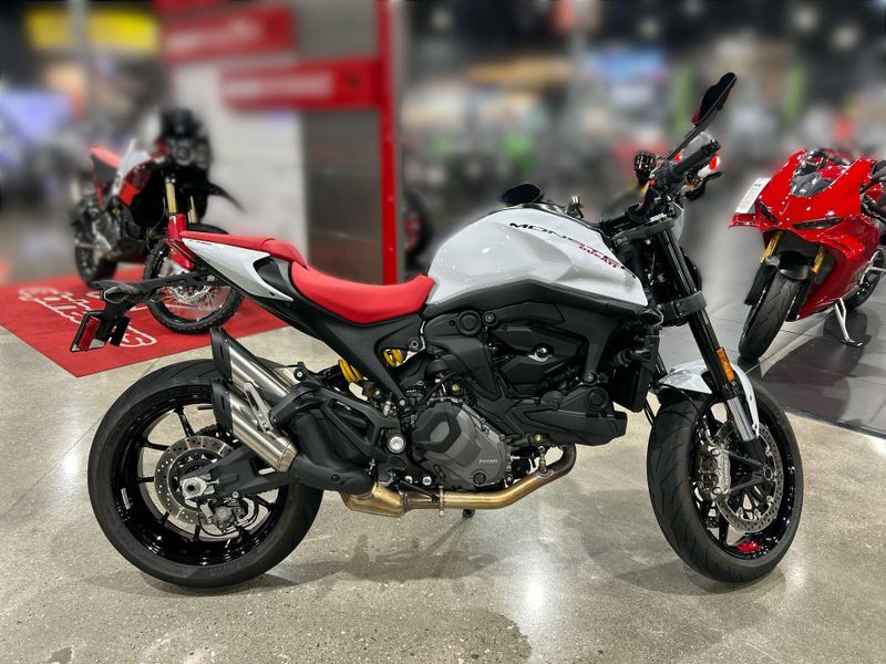 NEW 2024 Ducati MONSTER PLUS - DEMO Image 11