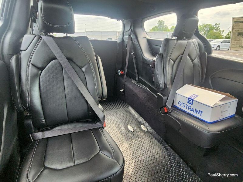 New 2025 Chrysler Voyager LXImage 50