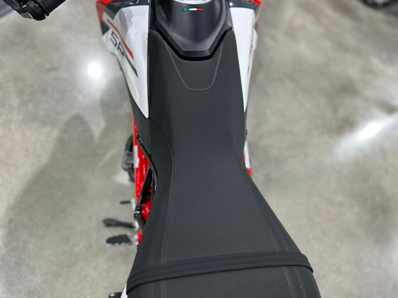 New 2025 Ducati HYPERMOTARD 950 SP Image 16