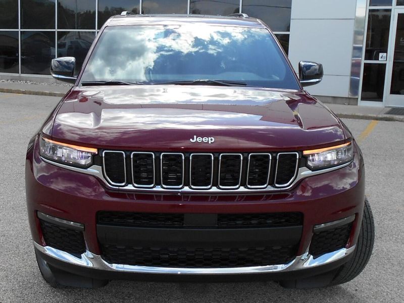2025 Jeep Grand Cherokee L Limited 4x4Image 32