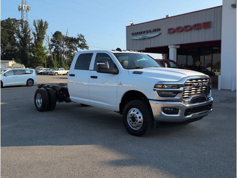 New 2026 RAM 3500 Tradesman Crew Cab Chassis 4x2 60