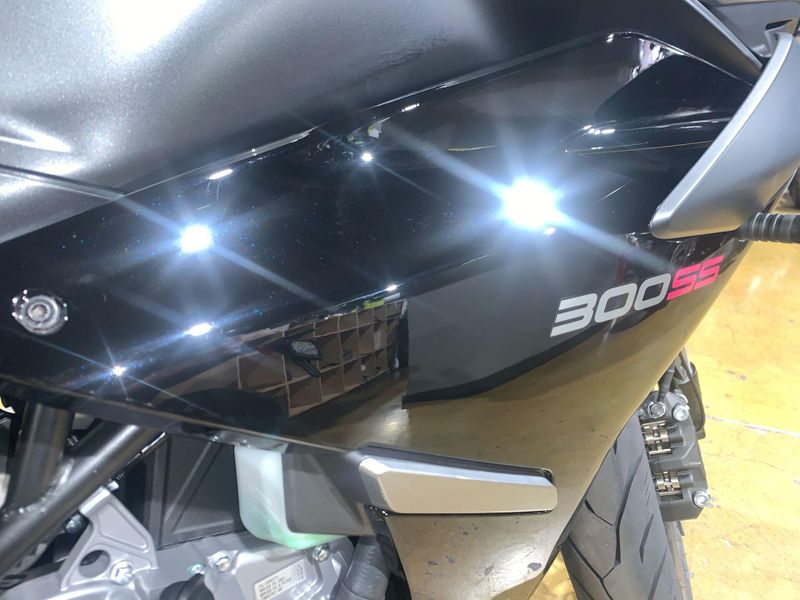 New 2025 CFMOTO 300SS Image 18