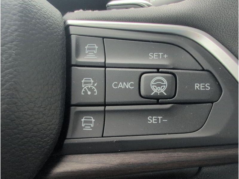 New 2026 Jeep Grand Cherokee L Laredo Altitude 4x4Image 23