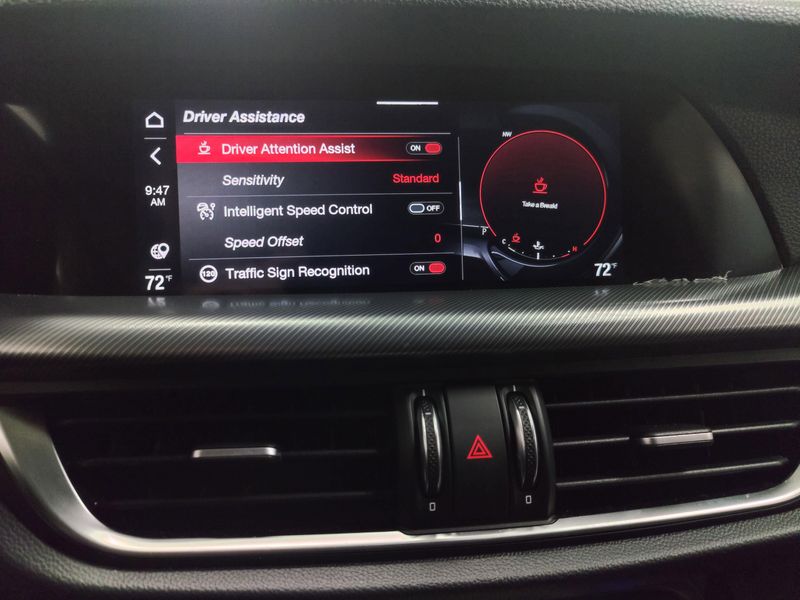 2024 Alfa Romeo Stelvio Ti AWD w/Sunroof/NavImage 10