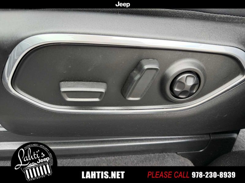 2022 Jeep Wagoneer Series III photo 32