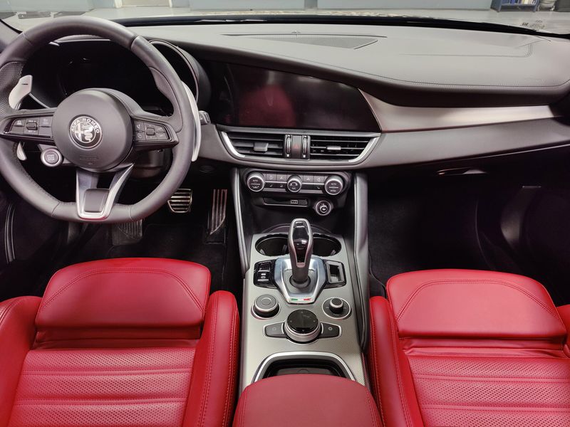 2024 Alfa Romeo Giulia Veloce Premium Q4 AWD w/Sunroof/NavImage 19