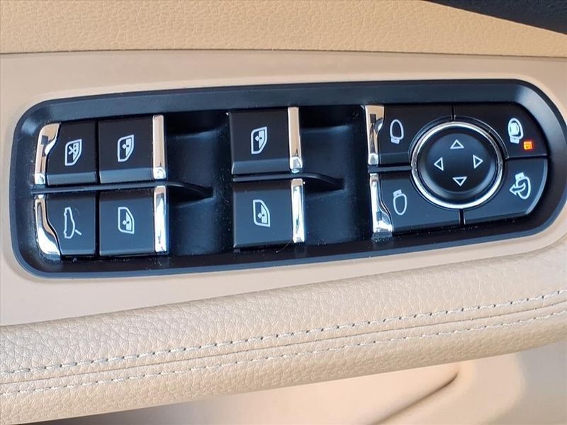 Used 2017 Porsche Macan BaseImage 15