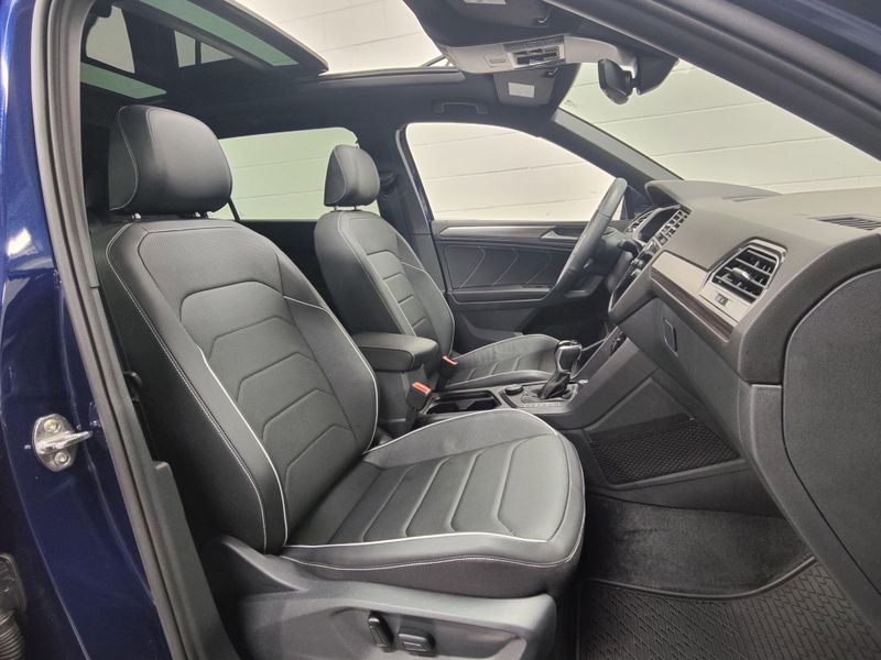 Used 2024 Volkswagen Tiguan AWD SEL R-Line w/Sunroof/NavImage 5