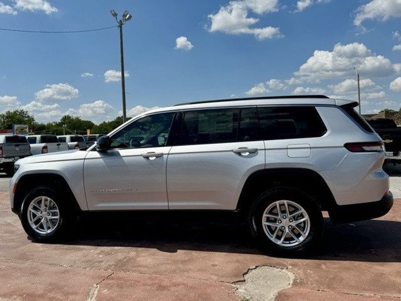 2024 Jeep Grand Cherokee L Laredo X 4x2Image 7