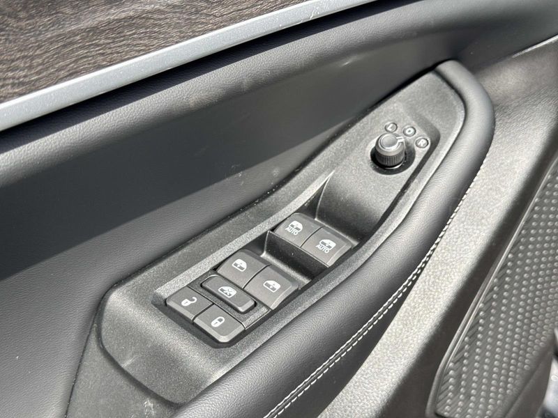 New 2026 Jeep Grand Cherokee Laredo Altitude 4x4