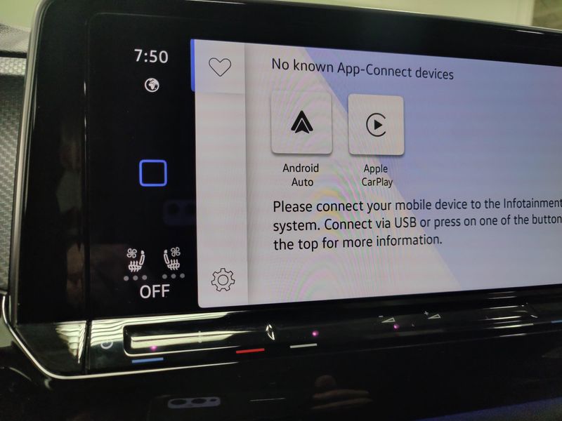 Used 2025 Volkswagen Atlas Cross Sport SEL AWD w/Sunroof & NavImage 27