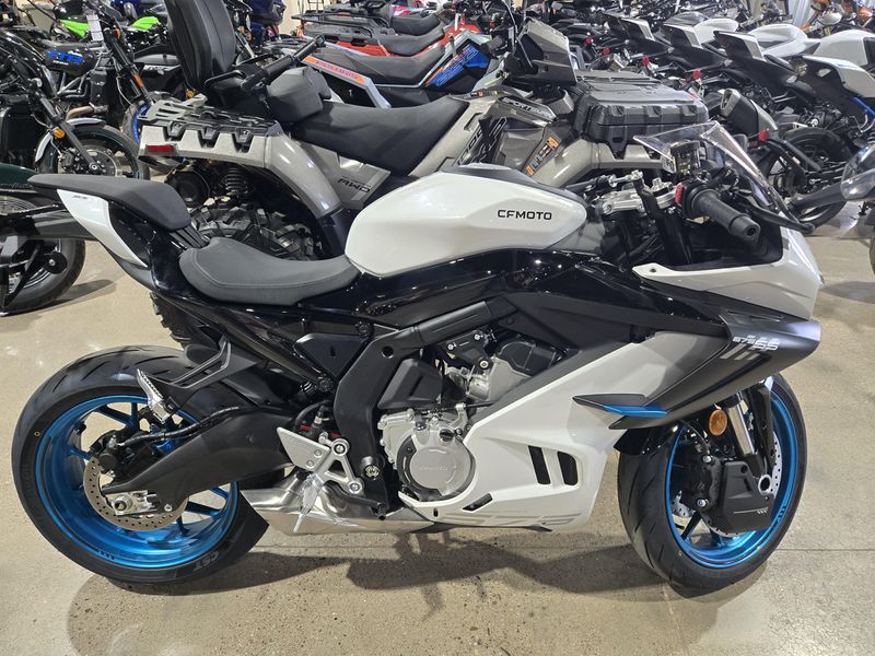 2025 CFMOTO 675SS NEBULA WHITE Image 2
