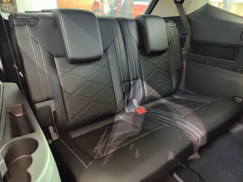 Used 2025 Volkswagen Atlas SE AWD w/TechnologyImage 13