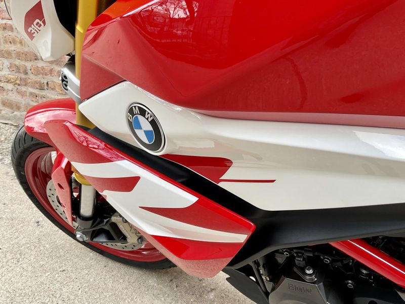2023 BMW G 310 R in a Racing Red exterior color. Motoworks Chicago 312-738-4269 motoworkschicago.com 