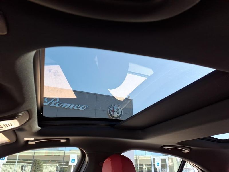 New 2025 Alfa Romeo Giulia VeloceImage 16