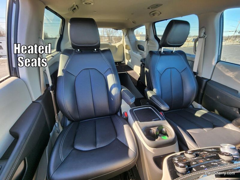 Used 2024 Chrysler Pacifica Touring L