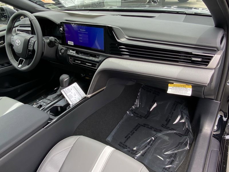 2025 Toyota Camry SEImage 9