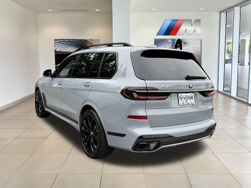 2026 BMW X7 xDrive40iImage 8