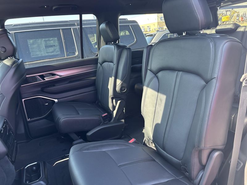 2026 Jeep Grand Wagoneer Limited Altitude 4x4Image 25