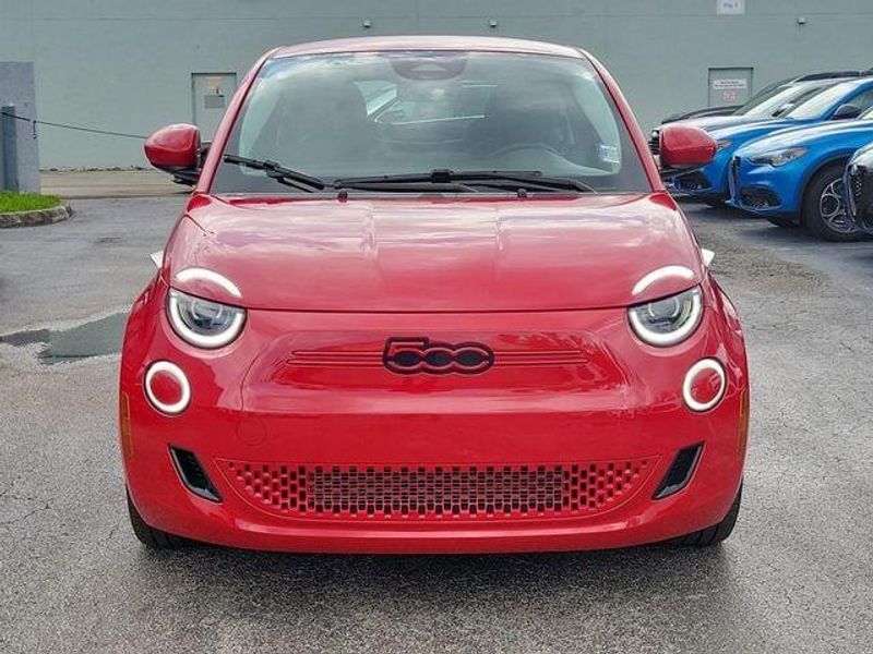 2024 Fiat 500e photo 2