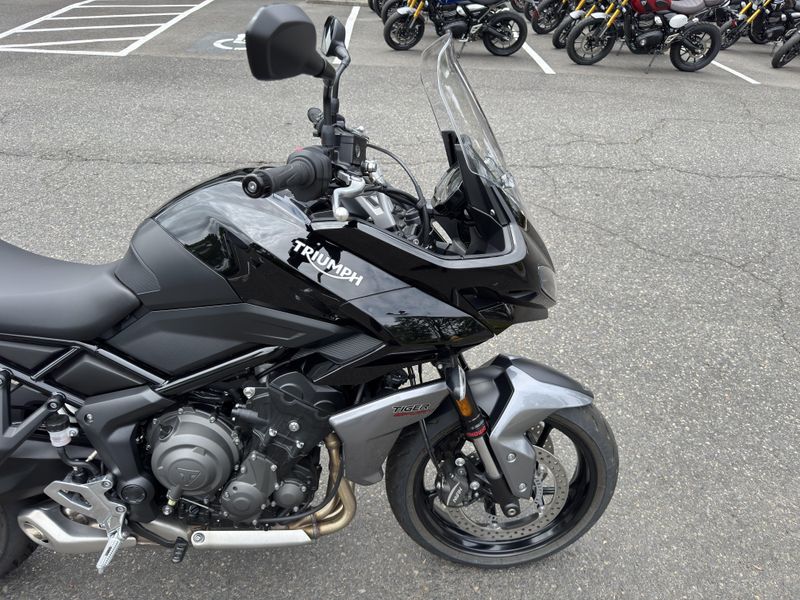 2024 Triumph Tiger Sport 660 - JET BLACK - GRAPHITE 
