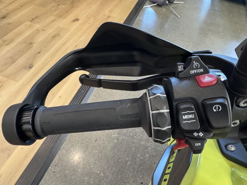 2025 BMW F 900 GS - SAO PAULO YELLOW 