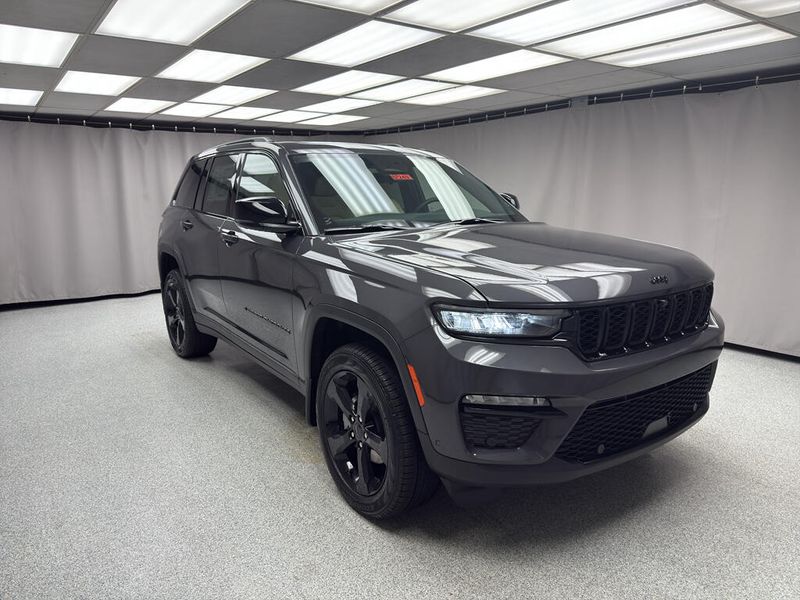 New 2025 Jeep Grand Cherokee Limited 4x4Image 4