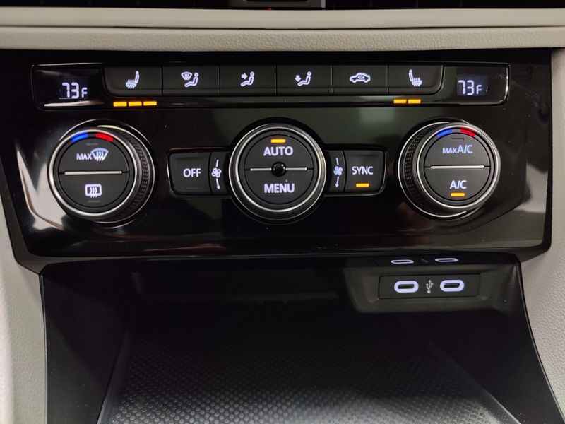 Used 2024 Volkswagen Jetta SE w/SunroofImage 18