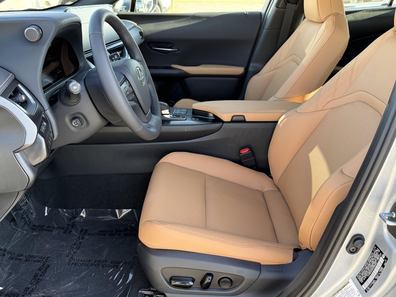 New 2026 Lexus UX 300h PremiumImage 18
