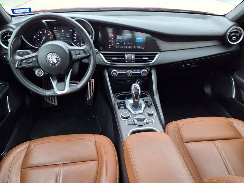 2022 Alfa Romeo Giulia TiImage 4