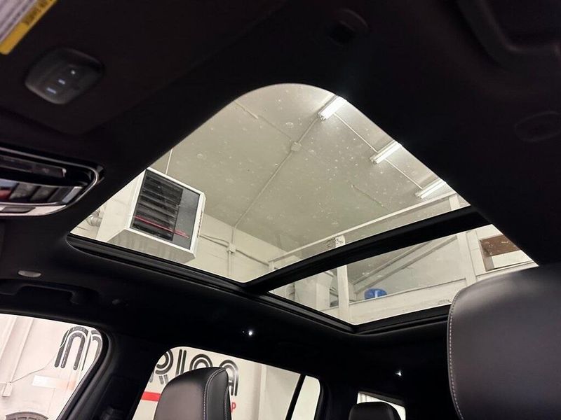2021 Jeep Grand Cherokee L OverlandImage 26