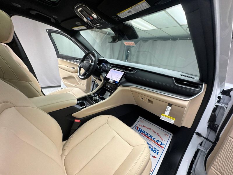 2025 Jeep Grand Cherokee L Limited 4x4Image 26