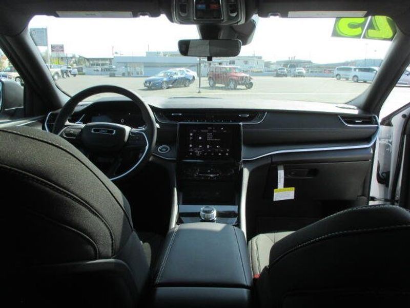 2025 Jeep Grand Cherokee Laredo X 4x4Image 31